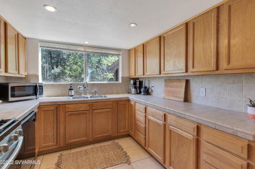 2060 Grasshopper Ln, Sedona AZ 86336-4556 exterior