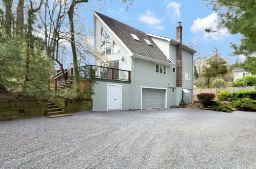 51 Sycamore Rd, San Remo NY  11754-2341 exterior