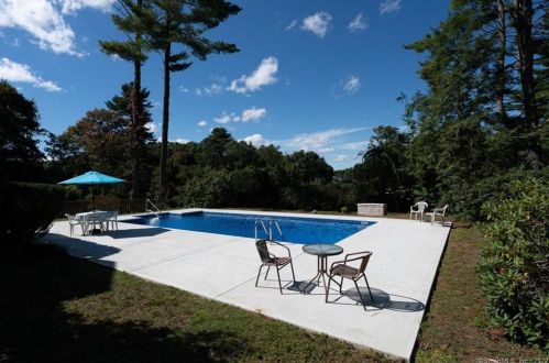 58 Quail Hollow Dr, Southington CT  06489-1616 exterior