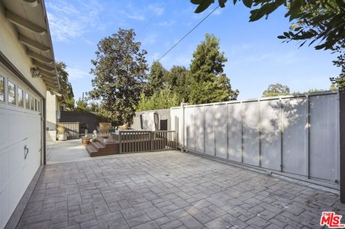 12202 Hartsook St, North Hollywood CA  91601-3961 exterior