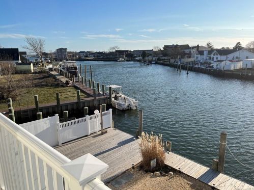 168 Lido Promenade, North Lindenhurst NY  11757-6737 exterior