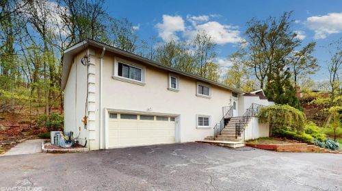 828 Sherry Dr, Valley Cottage NY  10989-2202 exterior