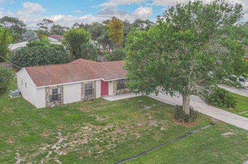 1721 Fallon Dr, Fort Pierce, FL 34983-3768
