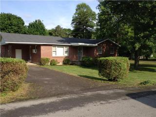 101 Circle Dr, Fayetteville, TN 37334-7224