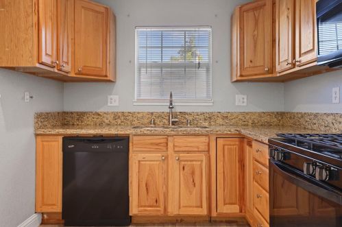 1325 Arrowhead Ct, Modesto CA  95351-1723 exterior