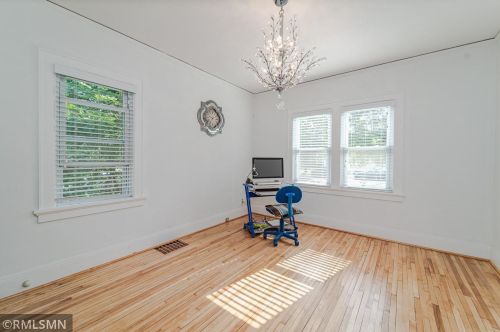 1369 Edgerton St, Saint Paul MN 55130-3430 exterior