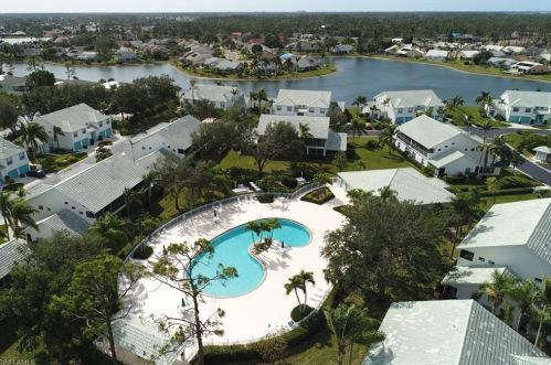 1140 Partridge Cir, Naples FL  34104-8806 exterior