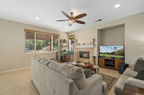 39601 Parkview Dr, Temecula CA  92591-7229 exterior