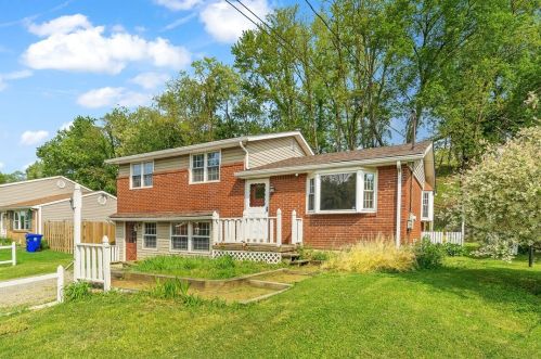 514 Hankey Farms Dr, Noblestown, PA 15071-9469