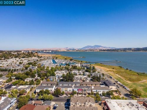 296 1 St, Benicia CA 94510-3553 exterior
