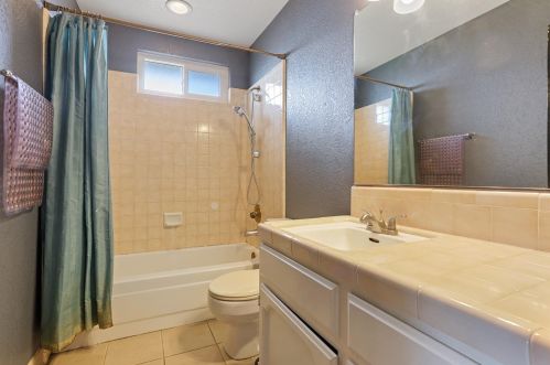 696 Tahoe St, Manteca CA  95337-6853 exterior