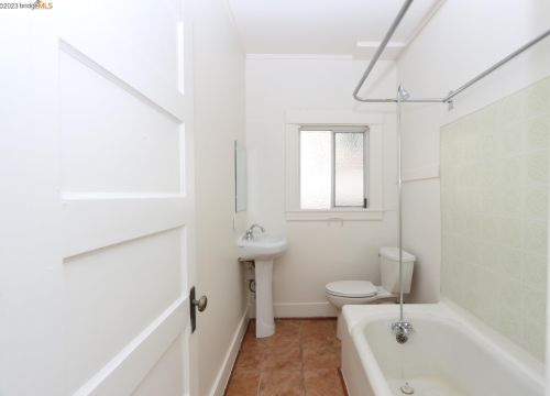 432 38th St, Oakland, CA 94609-2739