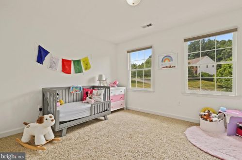 526 Beauregard Dr, Leesburg VA 20175-8924 exterior