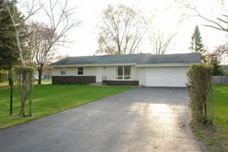 149 Ridgeway Dr, Dousman, WI 53118-9344