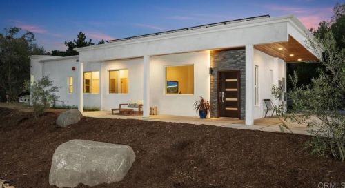 1500 Gamble Ln, Escondido CA  92029-4321 exterior