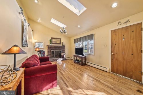 30 Greenfield Ave, Trenton NJ  08648-3828 exterior