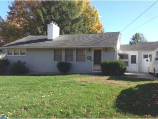 130 Lakedale Dr, Trenton NJ  08648-4444 exterior