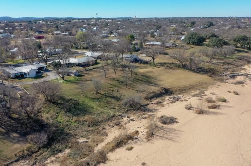 1107 Sandstone St, Sunrise Beach TX  78643-2426 exterior