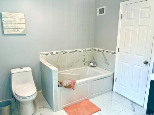 37 Beacon St, Middletown NY 10940-4733 exterior