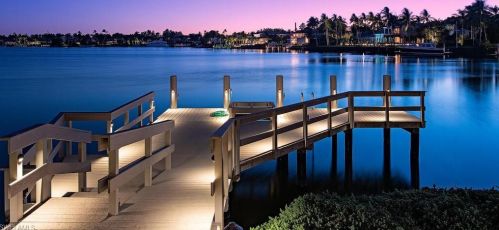 696 Spyglass Ln, Naples, FL 34102-7765