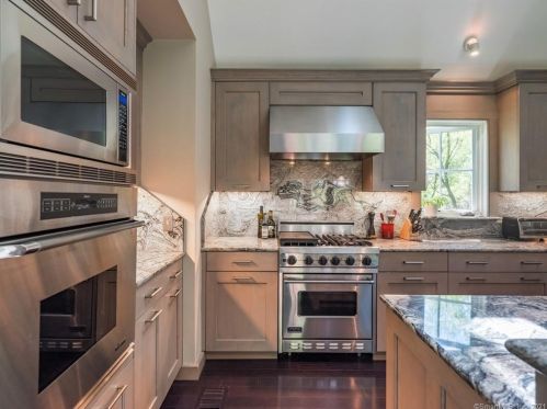 80 Ingham Hill Rd, Essex CT  06426-1507 exterior