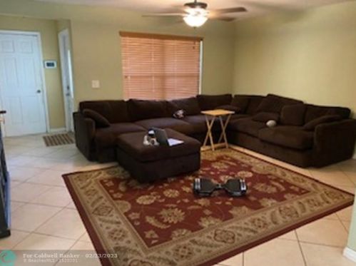 8440 4th St, Hollywood FL  33024-6654 exterior