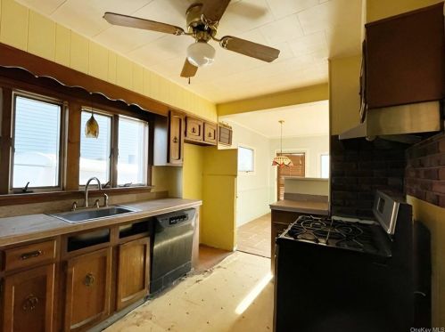 79 Main St, Port Jervis NY  12771-2111 exterior