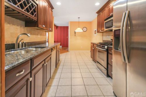 16 Sheffield Ct, East Brunswick NJ  08816-5660 exterior