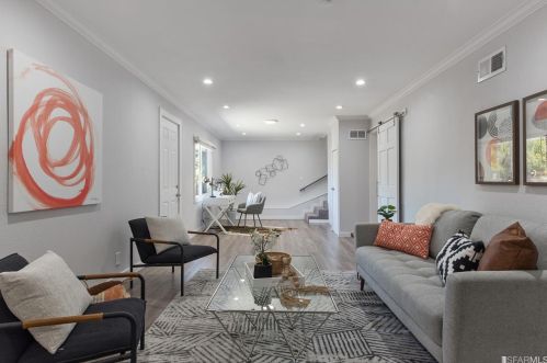 9411 Castlewood St, Oakland CA 94605-4415 exterior