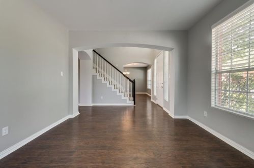 1660 Castle Rock Dr, Lewisville TX  75077-2456 exterior