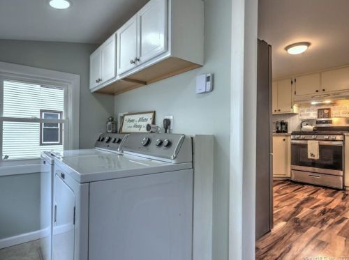 114 New Haven Ave, Derby CT 06418-2161 exterior