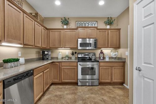 5285 Sugarberry Ct, Gilbert, AZ 85298-4657