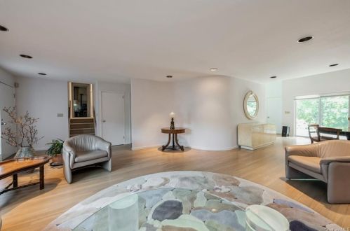 10 Wilshire Dr, White Plains NY  10605-5415 exterior