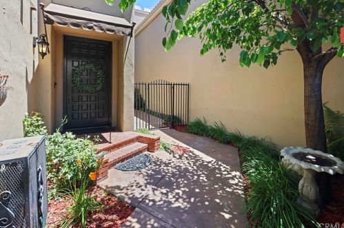 360 Seville Way, Long Beach, CA 90814-3225