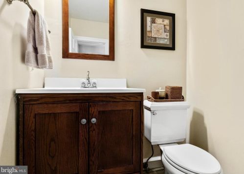 801 Thomas Ave, Riverton NJ  08077-1030 exterior