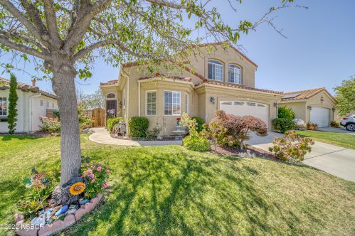 2027 Pinnacle Dr, Santa Maria, CA 93458-8326