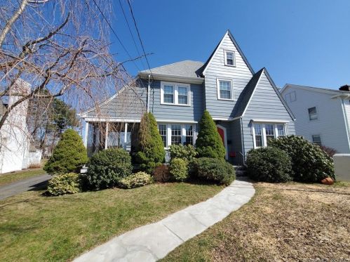 53 Coburn Rd, Manchester, CT 06040-4401