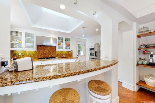 22926 Wrencrest Dr, Calabasas CA  91302-1866 exterior