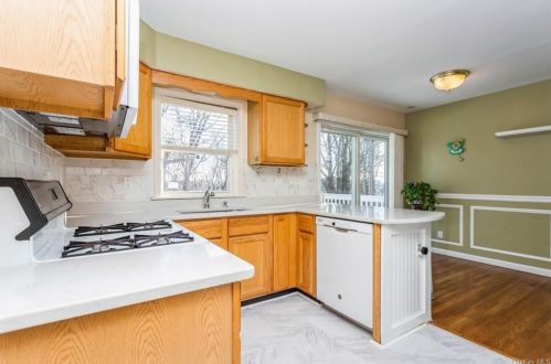 65 Greenvale Cir, White Plains NY  10607-1601 exterior