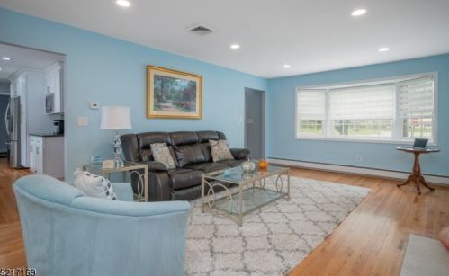 30 Friar Rd, Greystone Park NJ  07950-3022 exterior