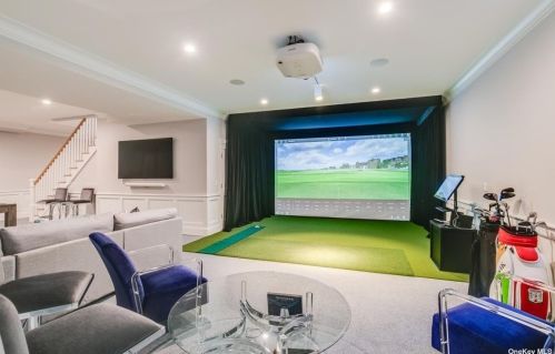 66 Wheatley Rd, Westbury NY  11568-1212 exterior