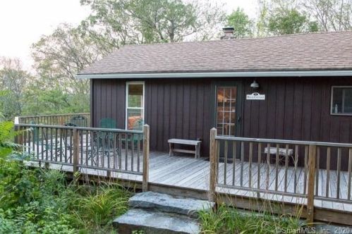 41 School House Ln, East Hampton CT  06424-1886 exterior