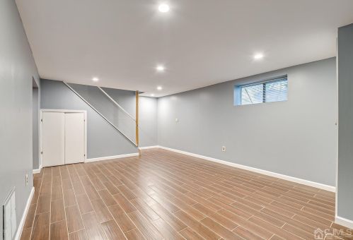 41 Highview Dr, Woodbridge NJ  07095-3904 exterior