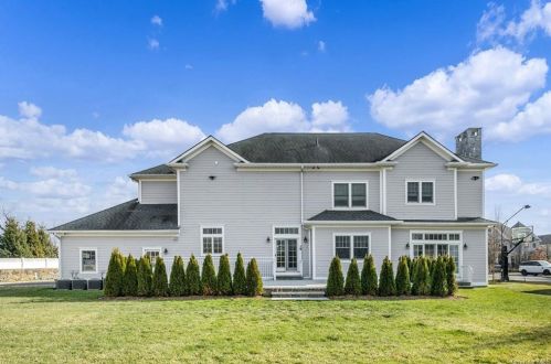 18 Hilltop Dr, Rye Brook NY  10573-5308 exterior