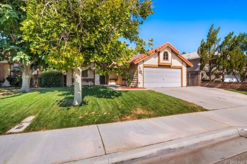43359 Carol Dr, Lancaster, CA 93535-4895