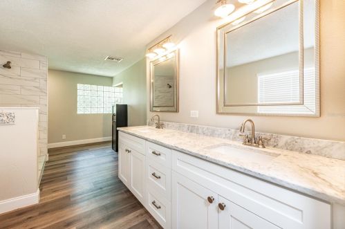 2406 Sunset Ln, Lutz FL  33549-8209 exterior