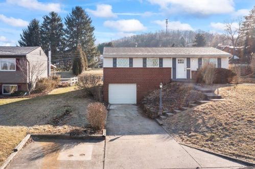 216 New Hampshire Dr, New Kensington, PA 15068-3533