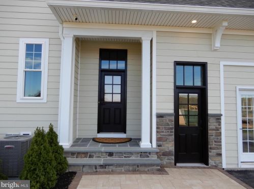 650 Holland Rd, Southampton PA 18966-1819 exterior