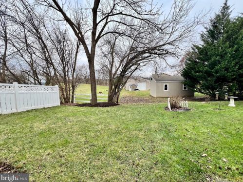 71 Keswick Dr, Navy Sup Dpt PA 17050-7917 exterior