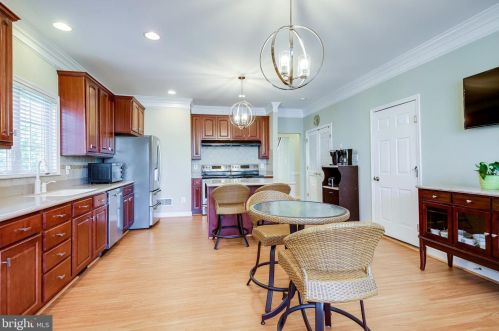 9517 Moonen Bay Ln, Bristow VA  20136-3515 exterior